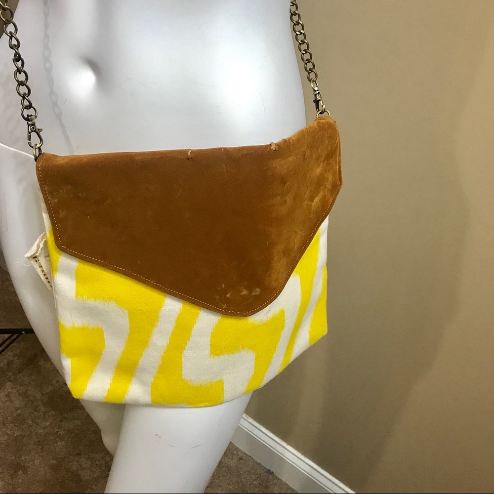 NWT Basik cross body purse yellow and white